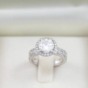 round halo engagement rings